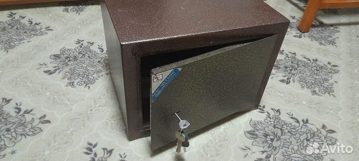 Сейф металический