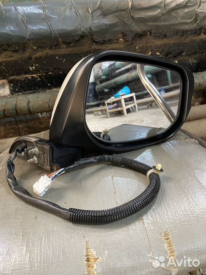 Зеркало заднего вида