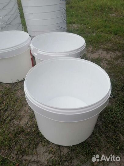 Ведра пластиковые б/у с ручками и крышками 12 литр