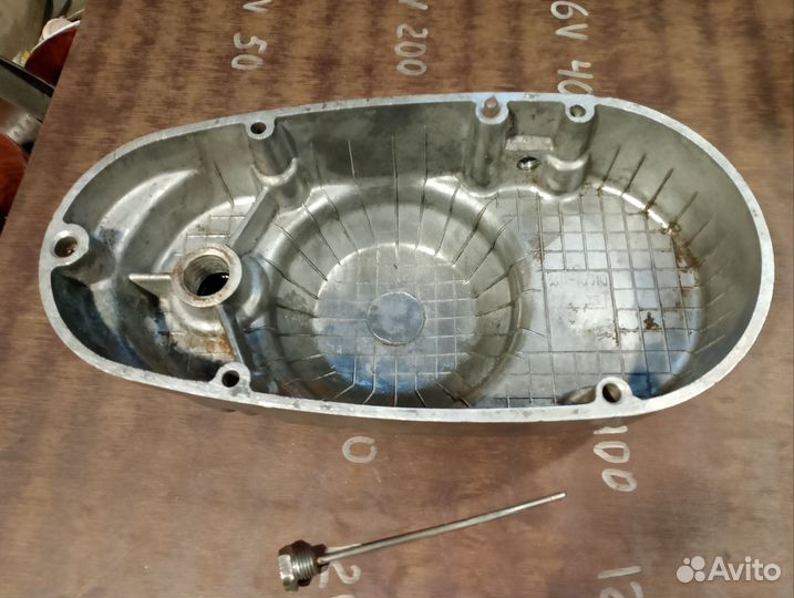Крышка левая, сцепления двигателя мотоцикла минск