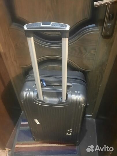 Чемодан на колесах бу 2 шт