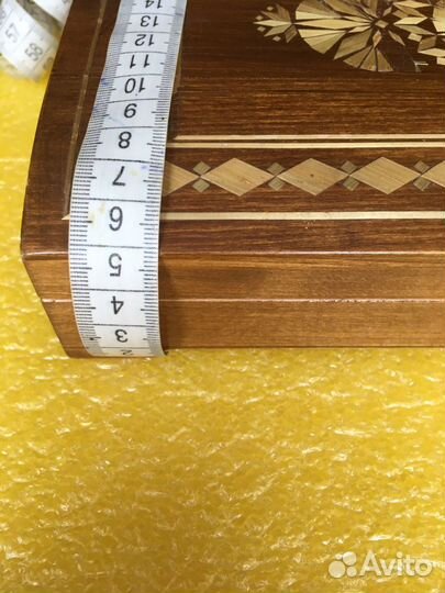 Деревянная шкатулка