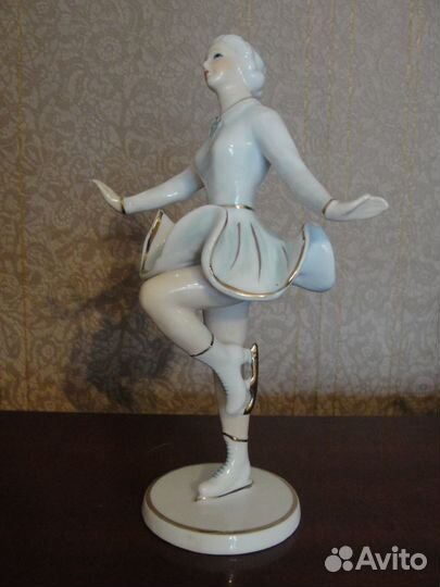 Фигуристка из фарфора 22 см и другие