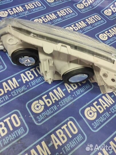 Фара передняя правая Toyota Corolla NZE121 01-04