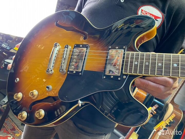 Электрогитара полуакустическая Burny