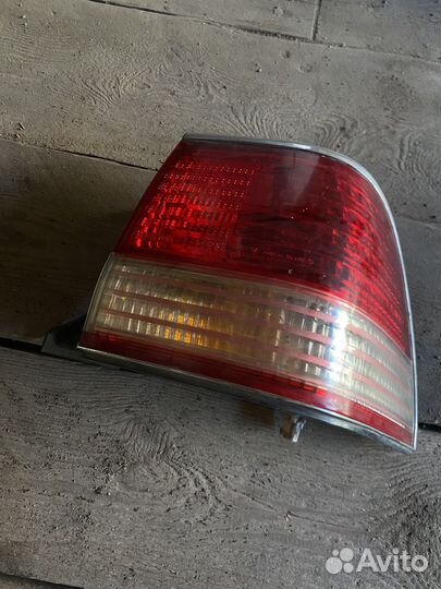 Поворотник задний правый toyota crown 150