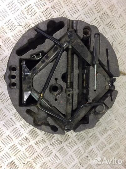 Ящик для инструментов Opel Astra H 13162851