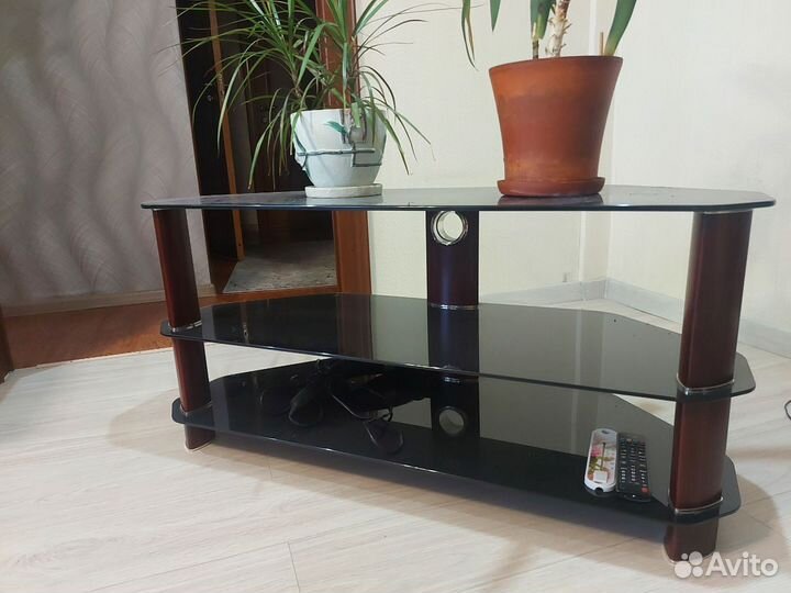 Тумба под телевизор угловая