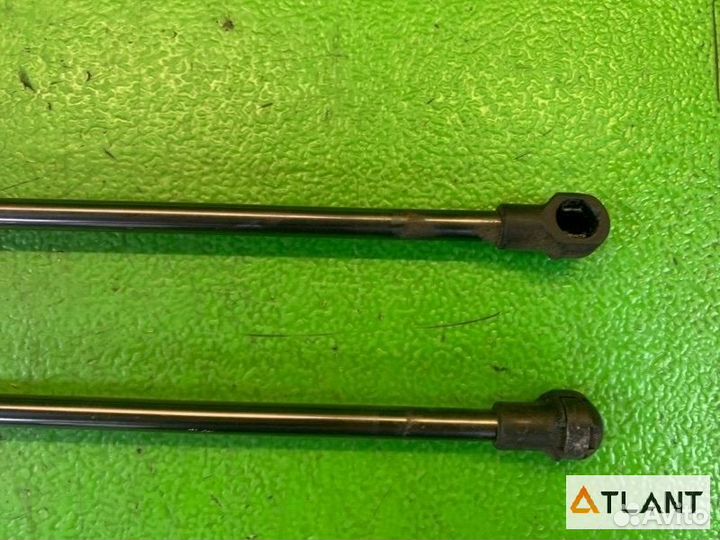 Амортизатор капота toyota crown majesta