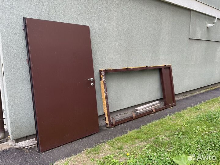 Дверь входная металлическая б/у