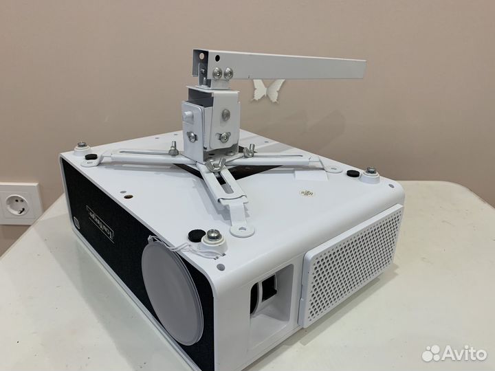 Проектор и экран с электроприводом