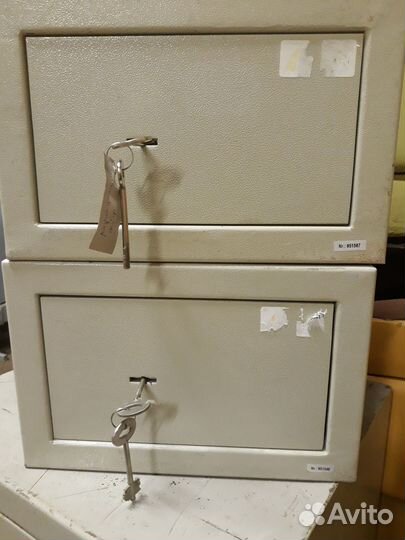 Сейф металлический