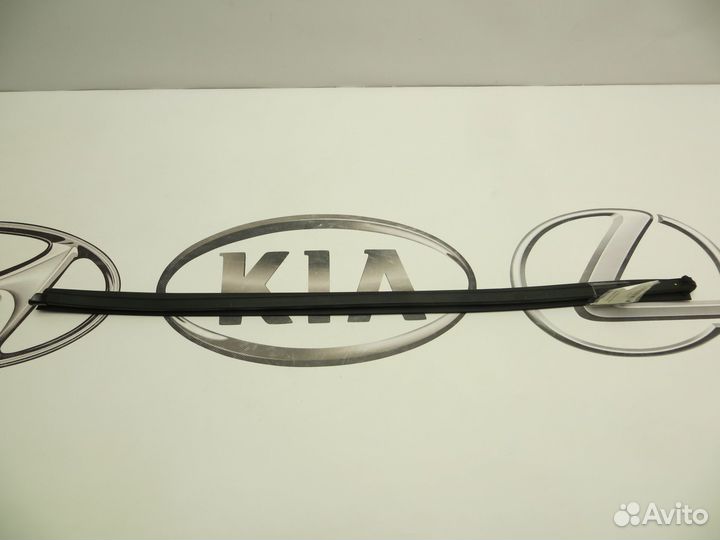 Уплотнитель стекла двери передний правый Tucson 3