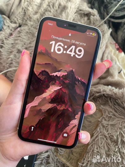 Телефон iPhone 11