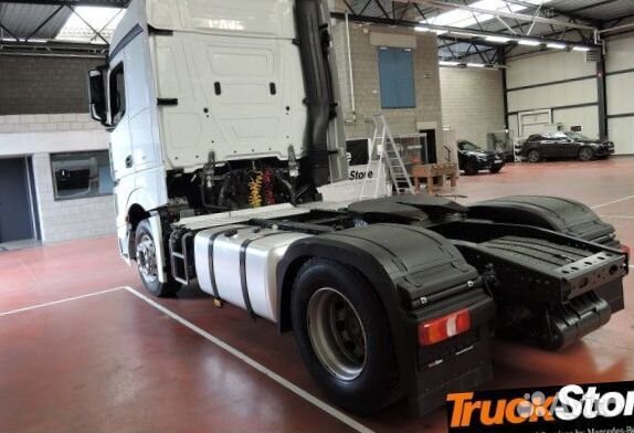 В разборке грузовик Mercedes,Actros mpiv с 2013