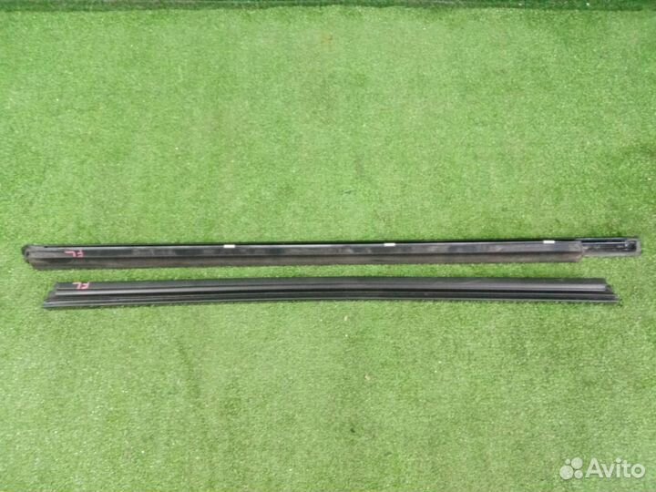 Молдинг стекла двери (комплект) передний левый