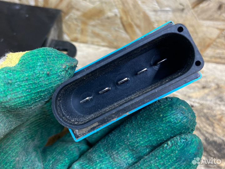 Блок управления бензонасосом vw tiguan