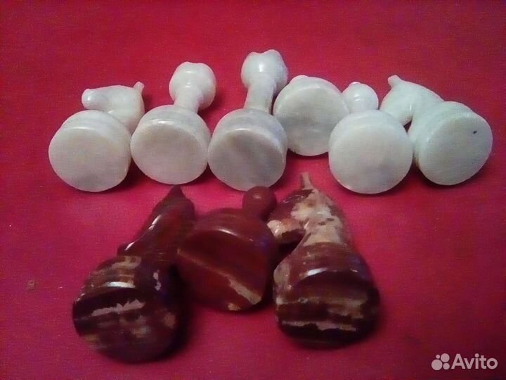 Шахматные фигуры из камня