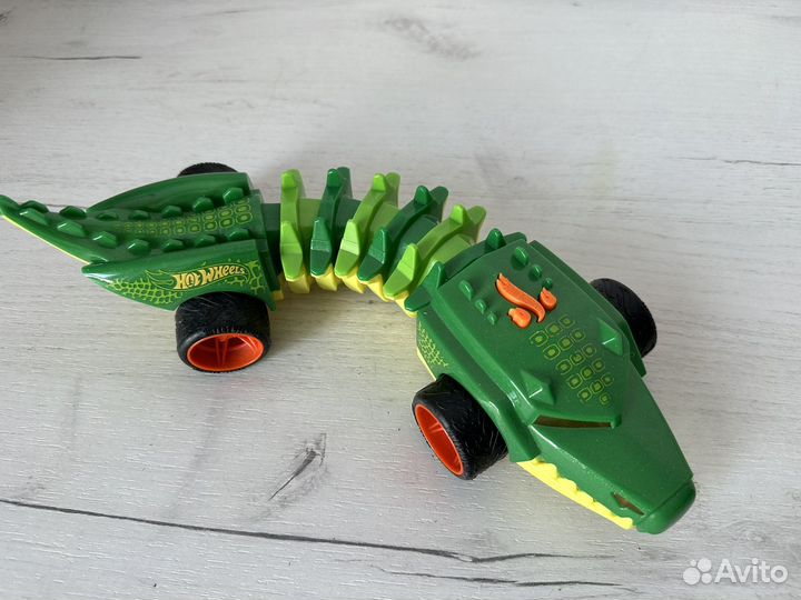 Игрушка Hot Wheels Commander Croc машинка