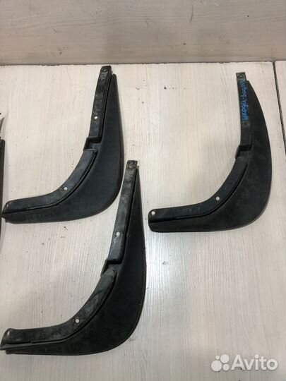 Брызговик задний правый skoda Octavia A5