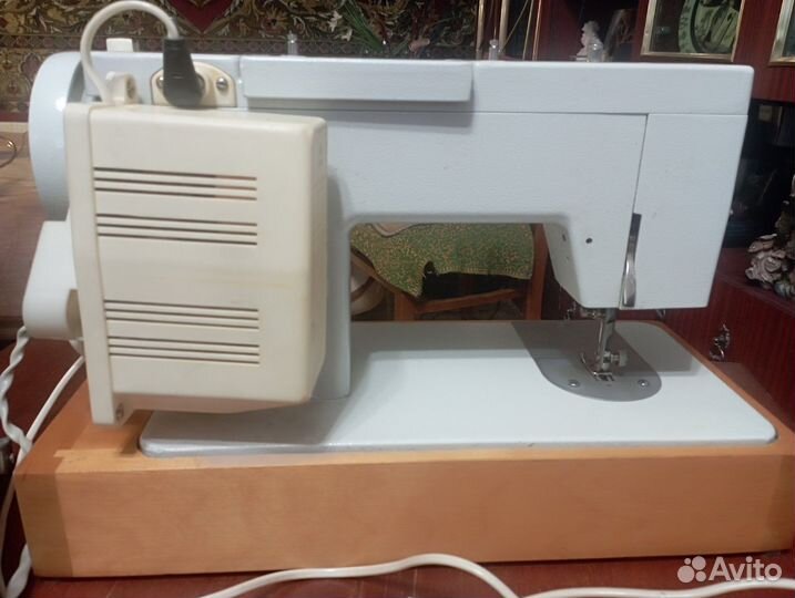 Электрическая швейная машинка Чайка 134