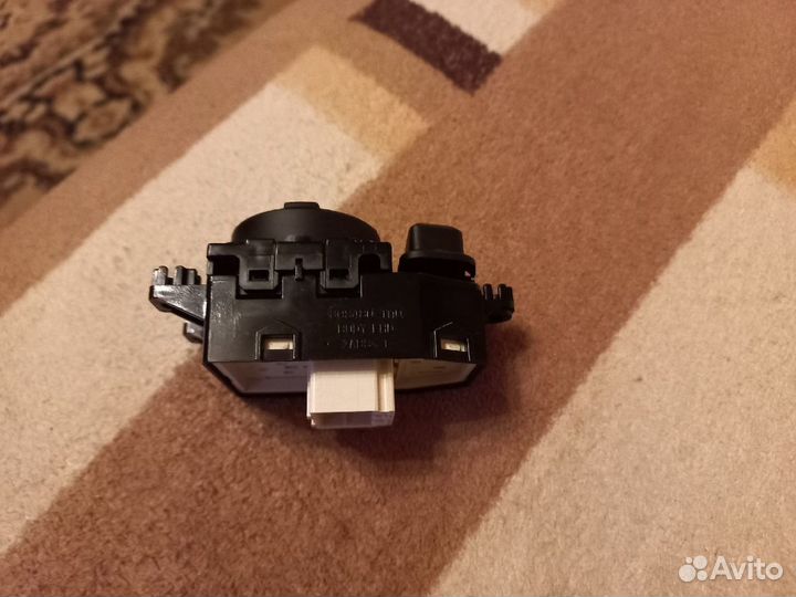 93573-2W000 Блок управления зеркалами Hyundai
