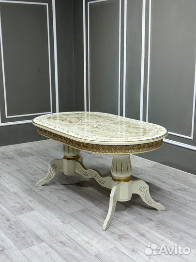 Стол и стулья