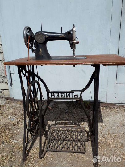 Швейная машинка зингер ножная