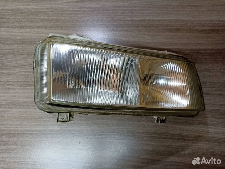 Фара передняя правая Volkswagen Passat B4 1.8 1994