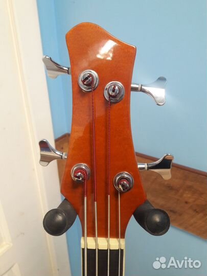 Акустическая бас гитара