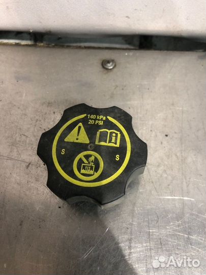 Крышка расширительного бачка Opel Insignia station