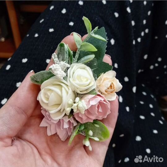 Бутоньерки и браслеты