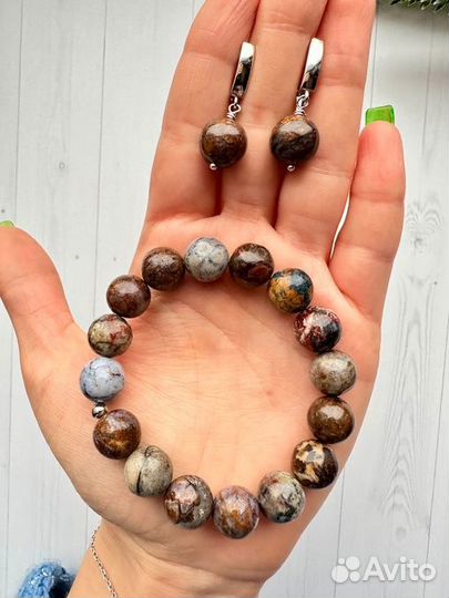 Браслет из петерсита на резинке