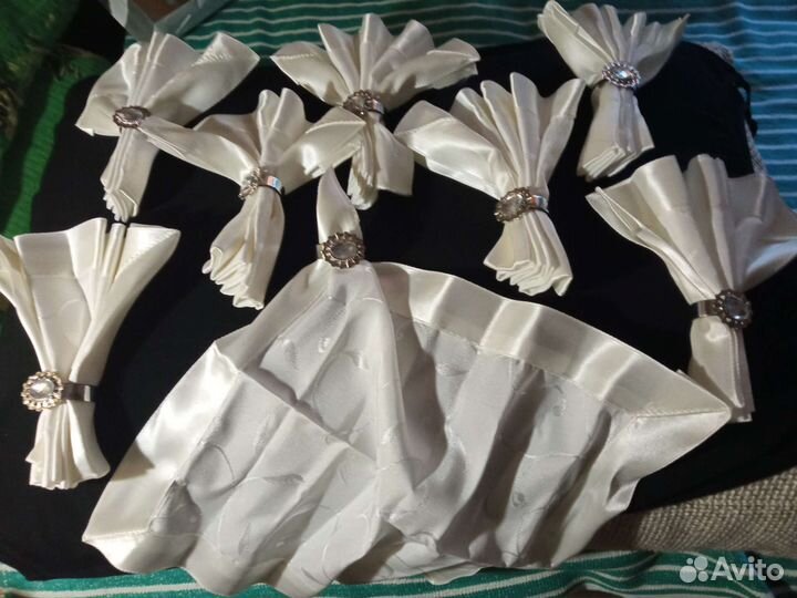 Праздничные салфетки декор кольца с камнями