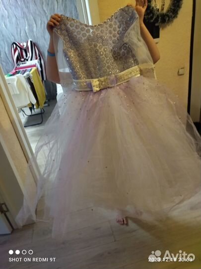 Платье праздничное