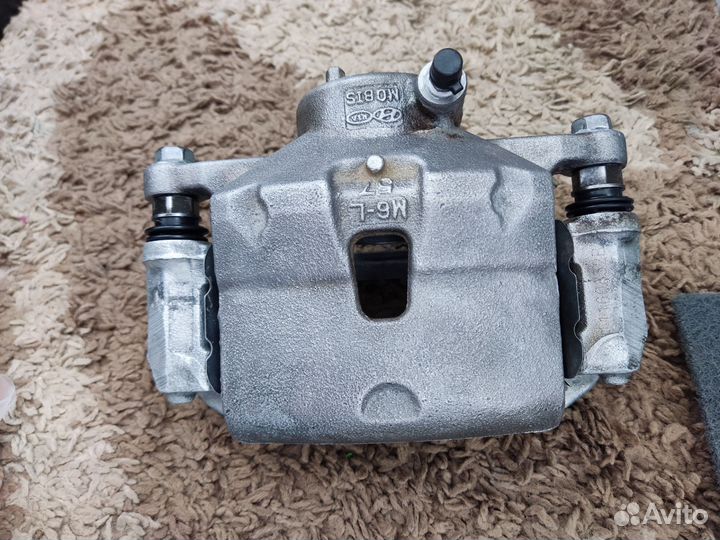 Суппорта передние 58180M6A00