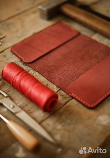 Кожаная обложка на паспорт ручной работы