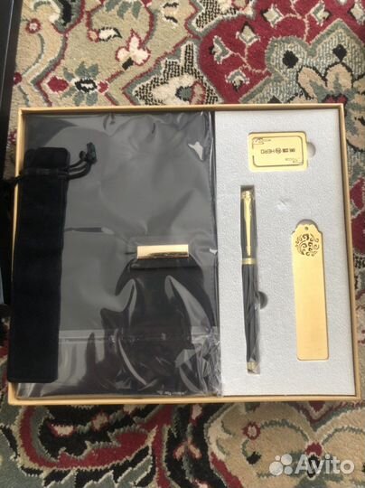 Блокнок с ручкой и закладкой новый