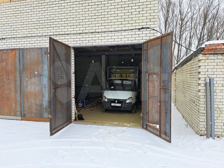 Гараж, > 30 м²