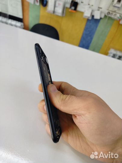 Корпус со шлейфами на iPhone 7
