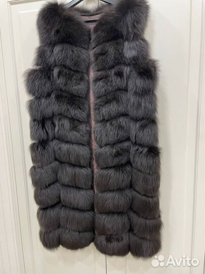 Меховой жилет чернобурка
