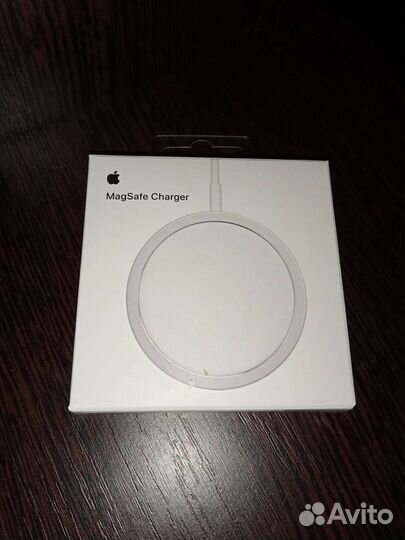 Беспроводная зарядка для iPhone с анимацией