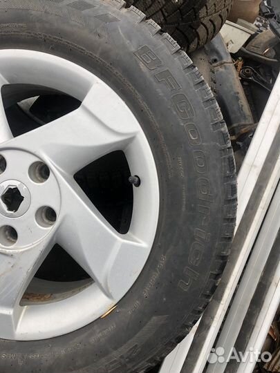 Колеса R16 215\65 рено дастр 2шт