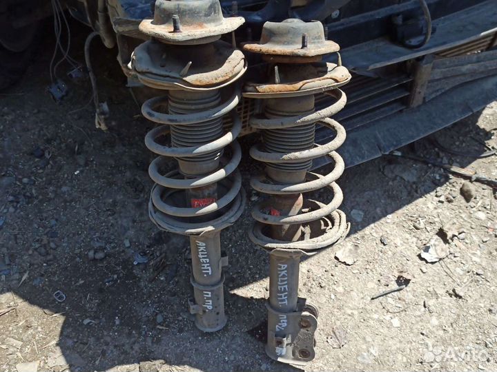 Стойка передняя Hyundai Accent Левая/правая