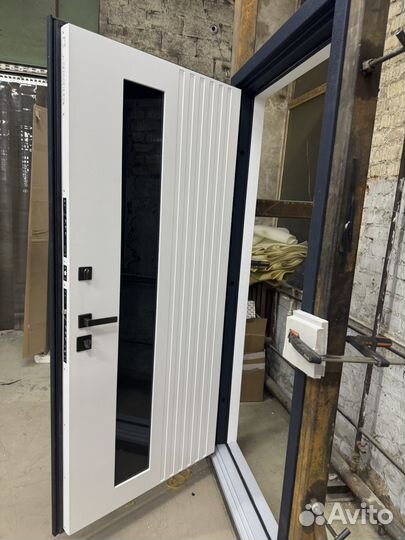 Дверь входная металлическая новая с установкой
