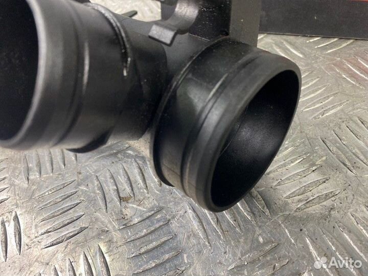 Патрубок впускного коллектора Volkswagen Golf MK6