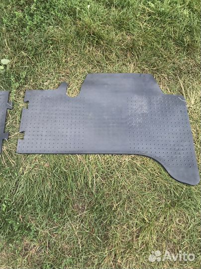 Задние коврики резиновые