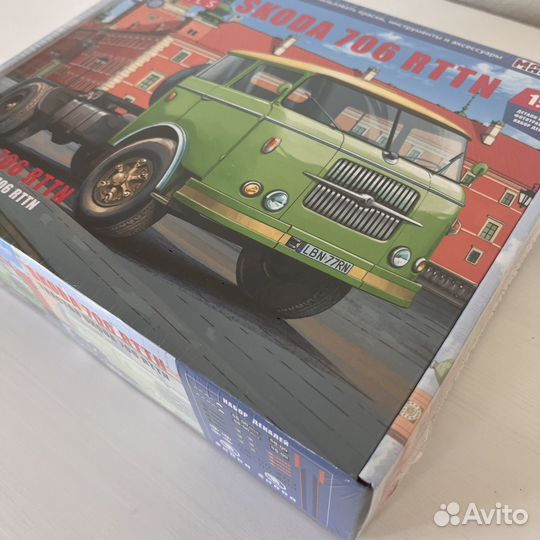 Сборная модель Skoda 706 rttn 1:43 AVD кит