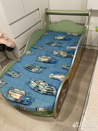 Детская кровать машина