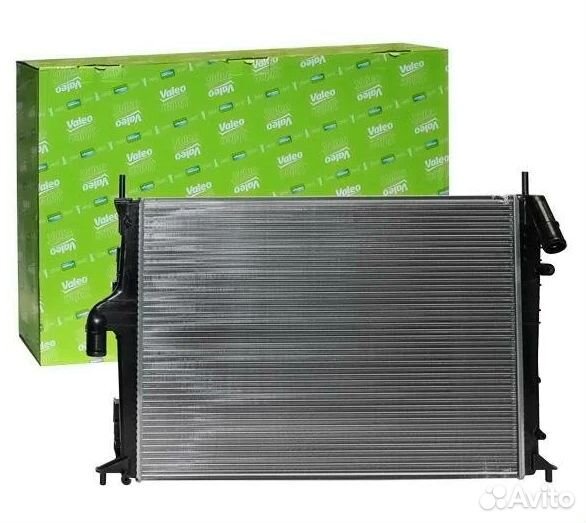 Радиатор охлаждения Ларгус Valeo 700801